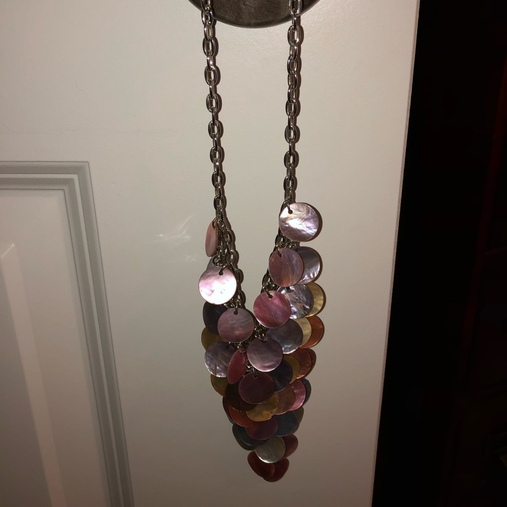 Shell colored necklace - Picture 2 of 2